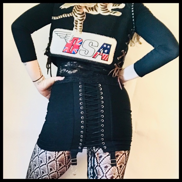 CORSET INSPIRED MINI SKIRT! - Picture 3 of 5